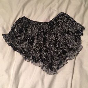 vodi flowy ruffle shorts